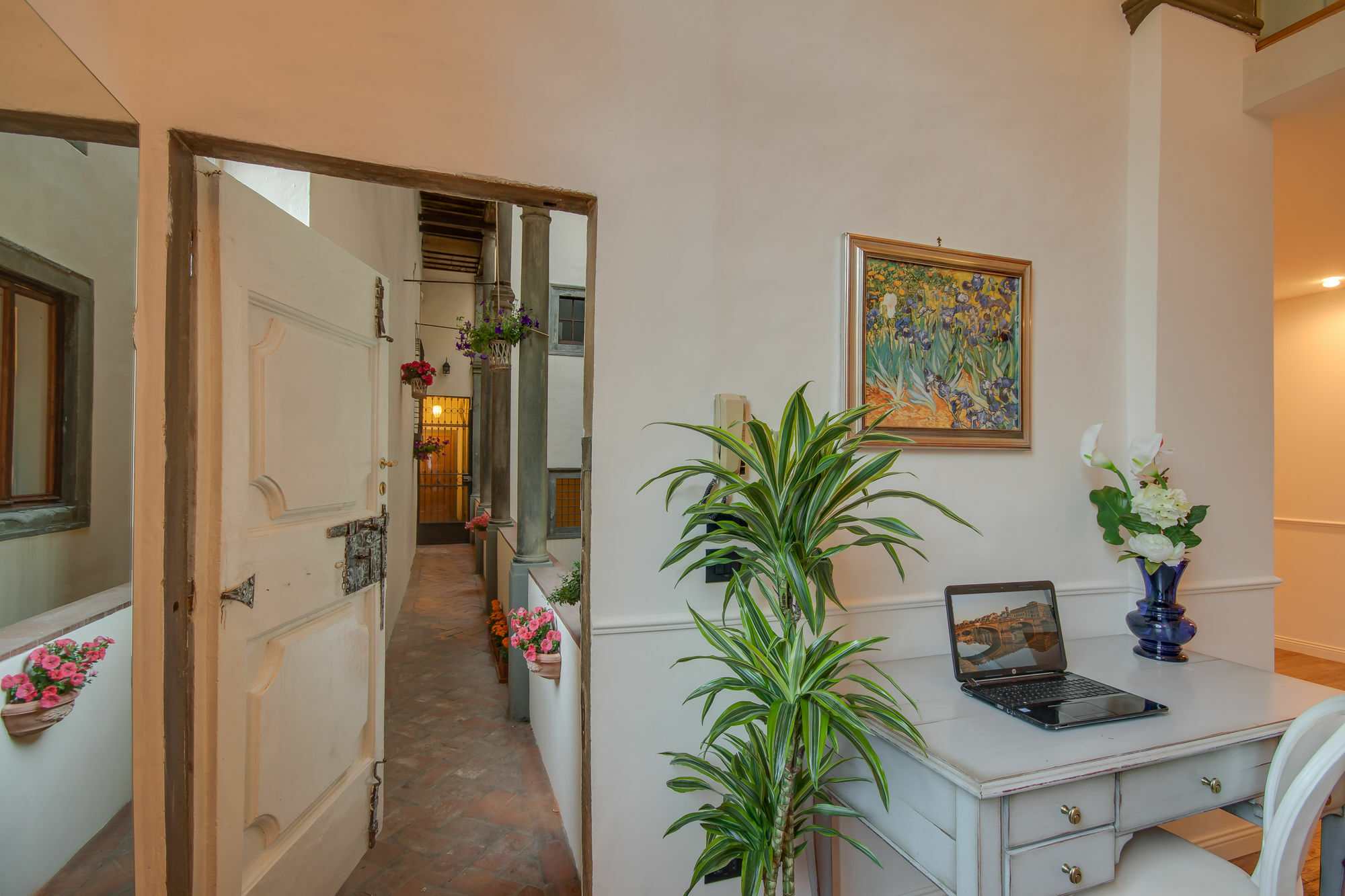 Residenza D'Epoca Borgo Albizi Hotel ฟลอเรนซ์ ภายนอก รูปภาพ
